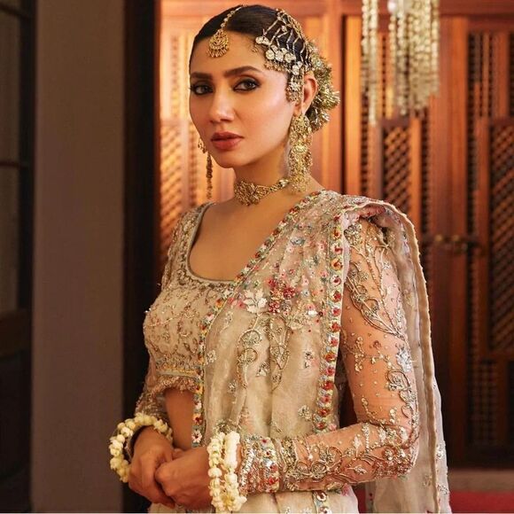 MAHIRA KHAN JEWELRY POWER OFFICIAL PAKISTANI LUXURY DESIGNER PASA JHUMAR - Picture 10 of 12